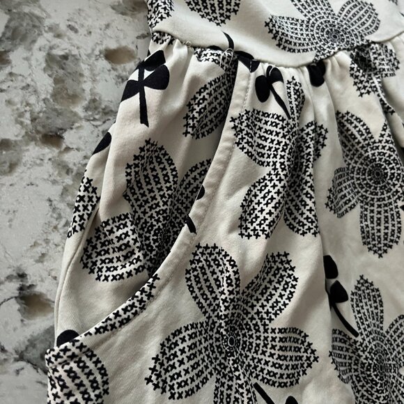 Hanna Andersson black and ecru floral skater dress size 6-7 - Picture 3 of 5